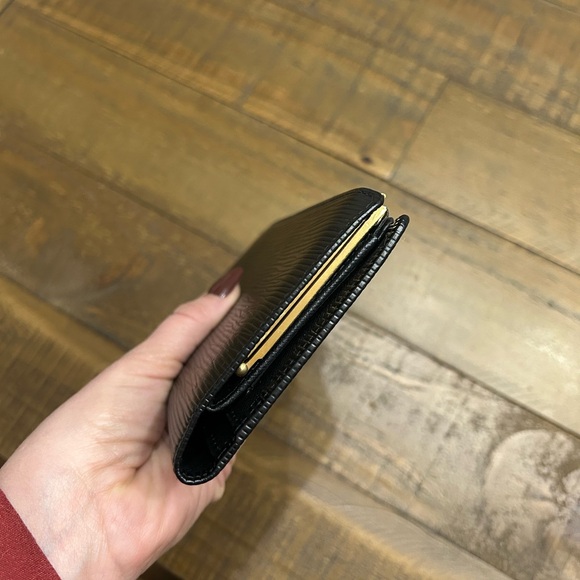 Excellent Pre-Owned Louis Vuitton Epi Wallet - Picture 5 of 12